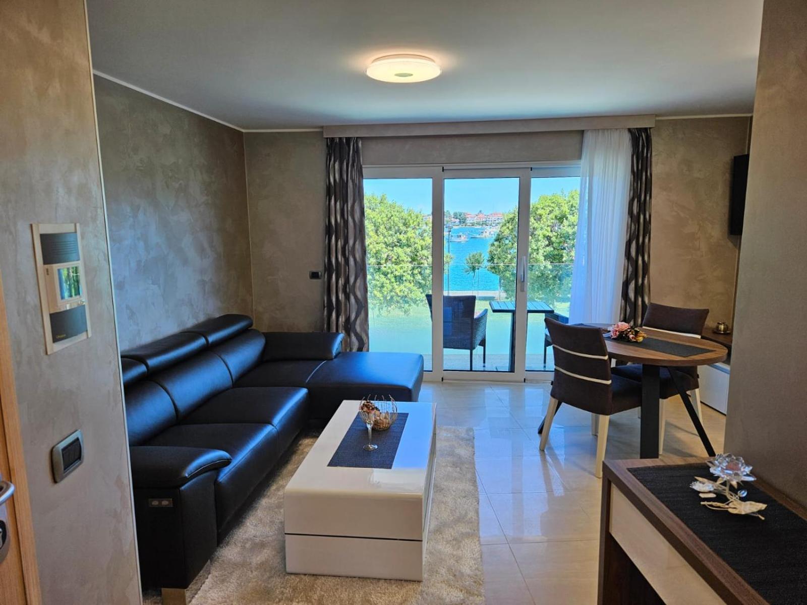 Apartments Riva-Interauto Umag Bagian luar foto