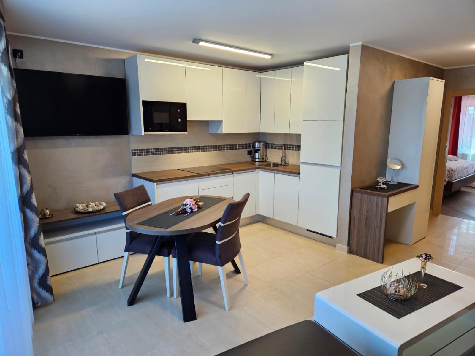 Apartments Riva-Interauto Umag Bagian luar foto