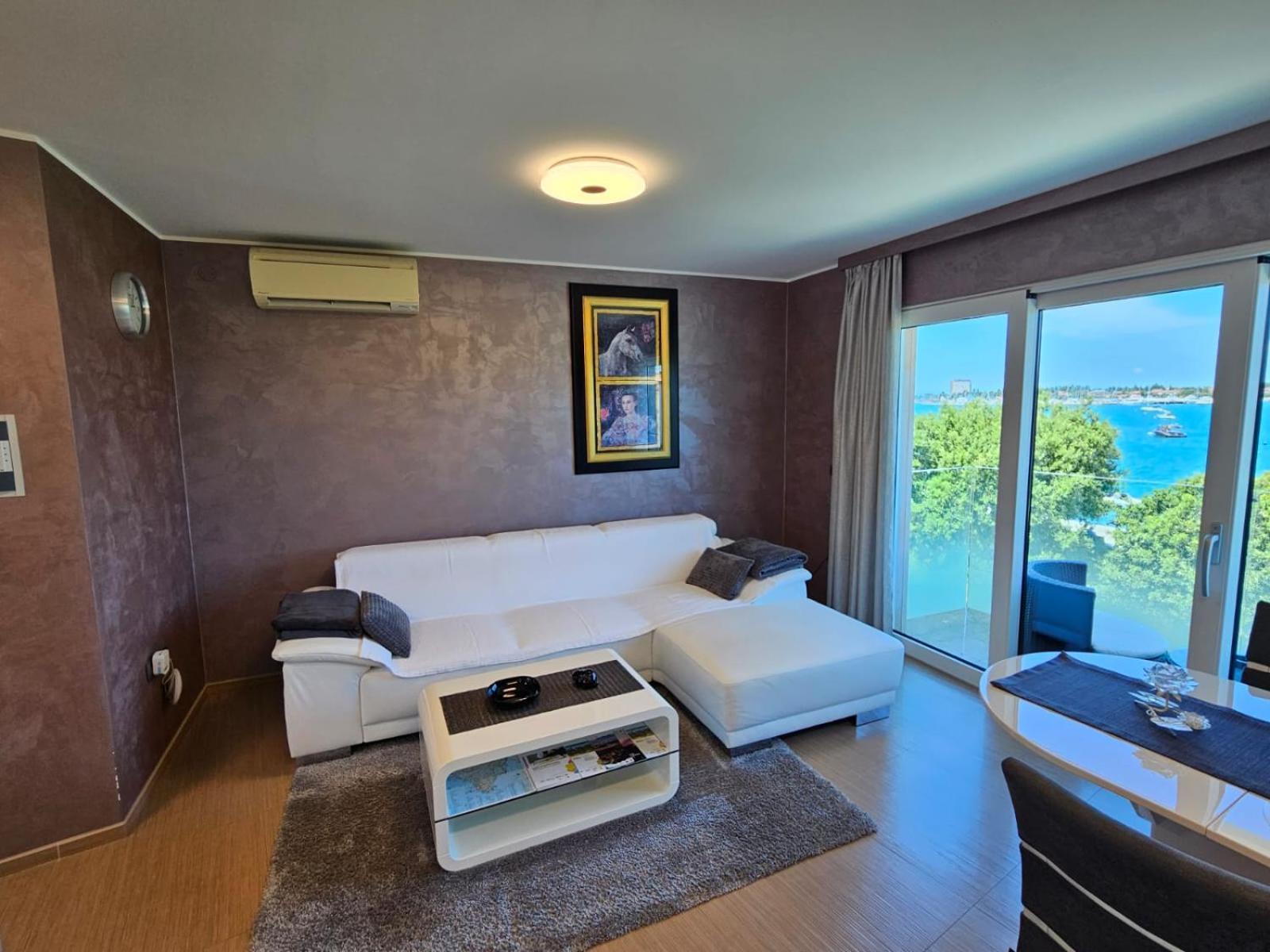 Apartments Riva-Interauto Umag Bagian luar foto