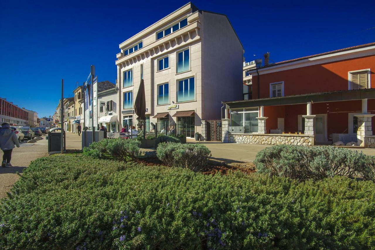 Apartments Riva-Interauto Umag Bagian luar foto