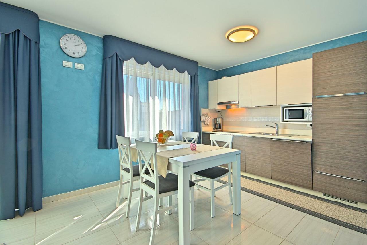 Apartments Riva-Interauto Umag Bagian luar foto